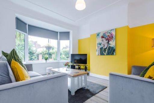 Special Rate For Bookings More Than 7 Nights, Warm Spacious Contractor House Near Liverpool City Centre Sleeps 8 Kitchen & Dining Room, Washing Machine Exterior foto